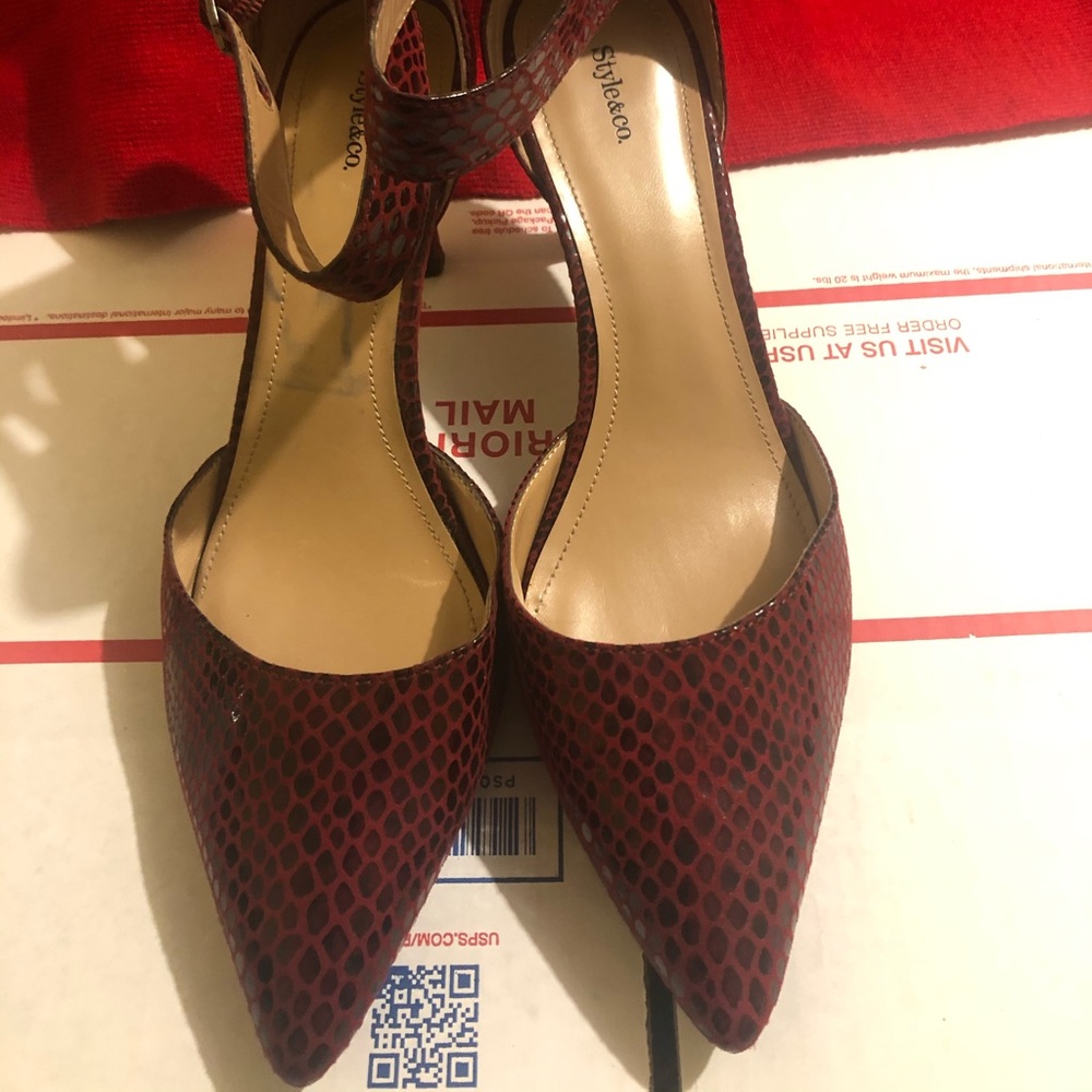 Style & Co heels